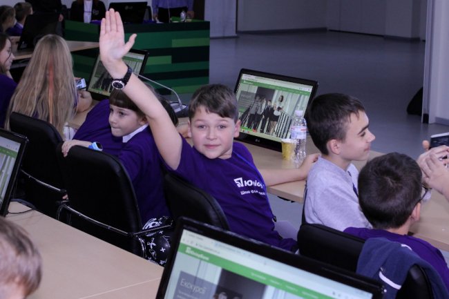 ПриватБанком покерували маленькі фінансисти з усієї України*