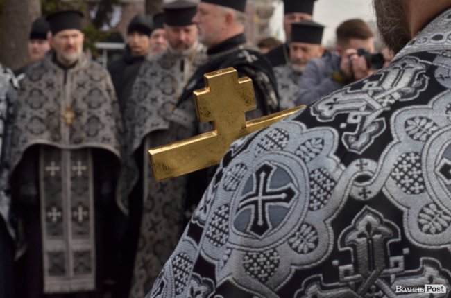 У Луцьку поклали квіти до пам’ятника Шевченку. ФОТО