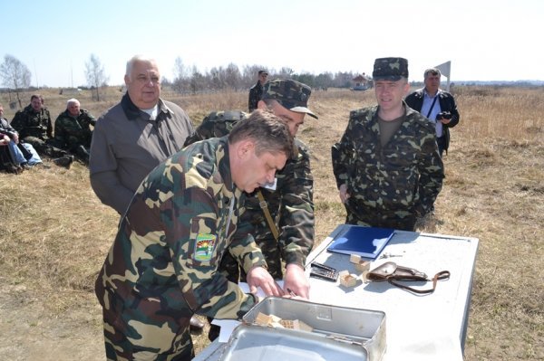 Волинські чиновники побували в армії. ФОТО