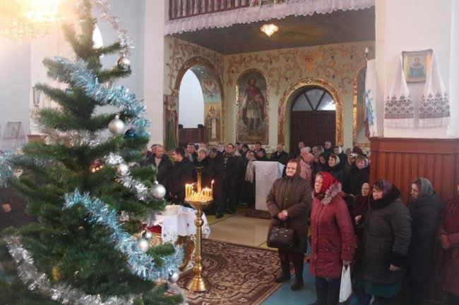 Владика Михаїл відправив різдвяну службу під Луцьком. ФОТО