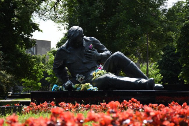 Не забувати ніколи: у Луцьку вшанували пам'ять полеглих у Другій світовій війні