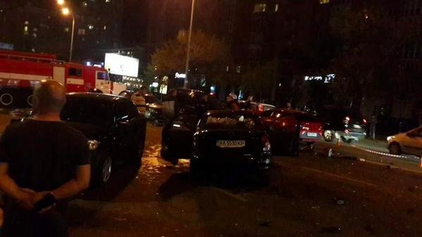 У Києві масове ДТП. ВІДЕО. ФОТО 