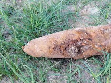 На Волині аграрії знайшли на полях арсенал застарілих снарядів