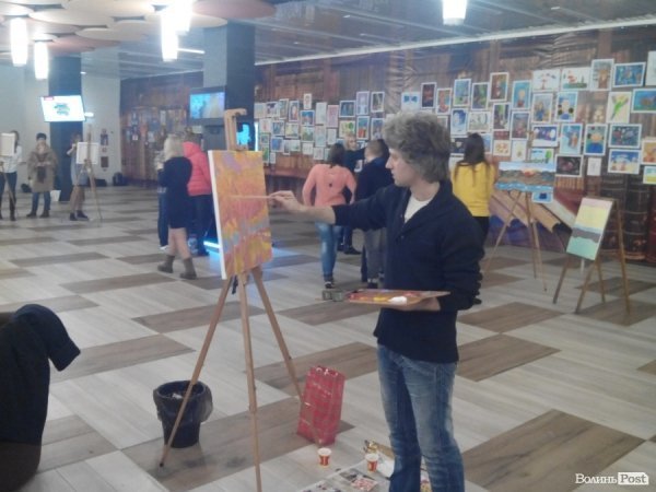  У Луцьку збирали гроші на амуніцію для Майї Москвич. ФОТО