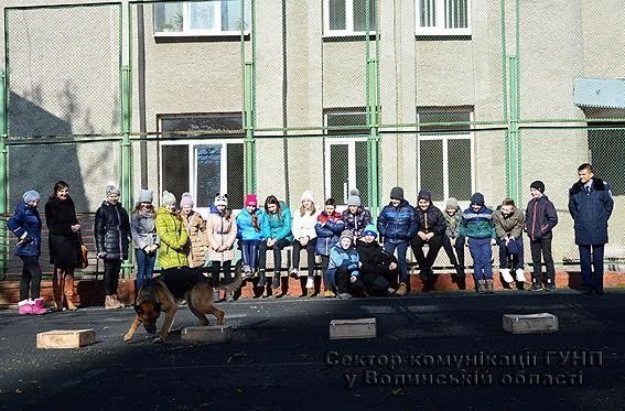 Луцькі школярі ознайомились з роботою поліцейських. ФОТО. ВІДЕО