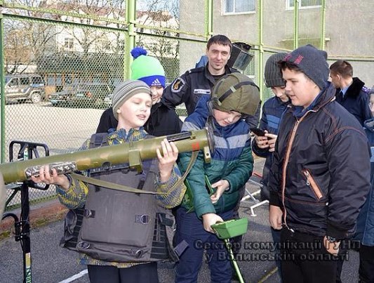 Луцькі школярі ознайомились з роботою поліцейських. ФОТО. ВІДЕО