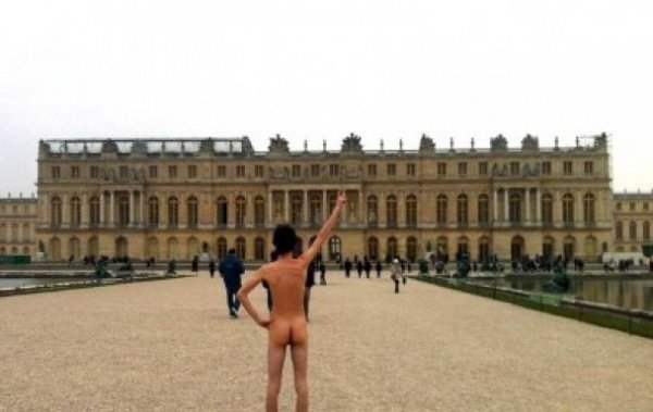 Нудисти-туристи «підірвали» інтернет. ФОТО