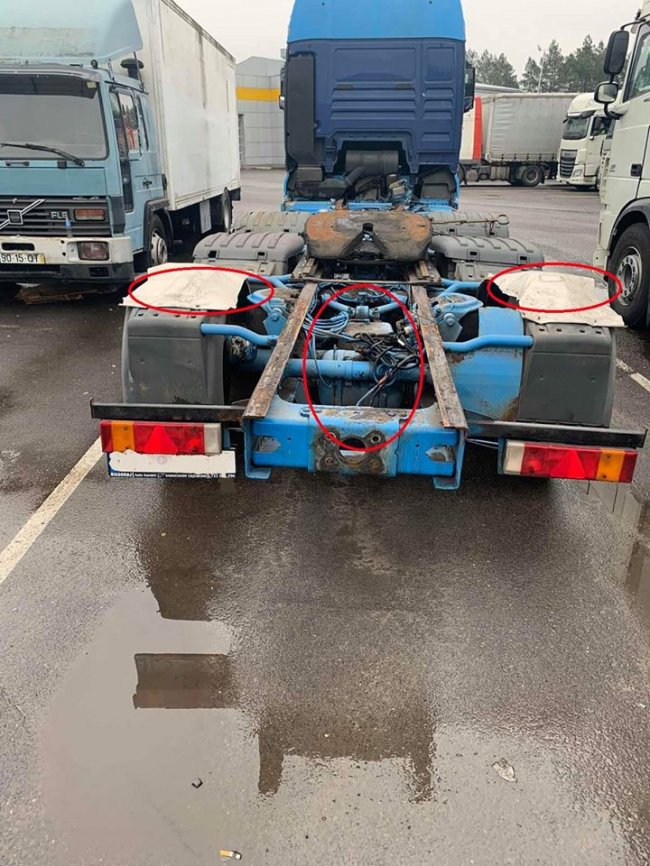 Через «Ягодин» намагалися незаконно провезти дорогу вантажівку 