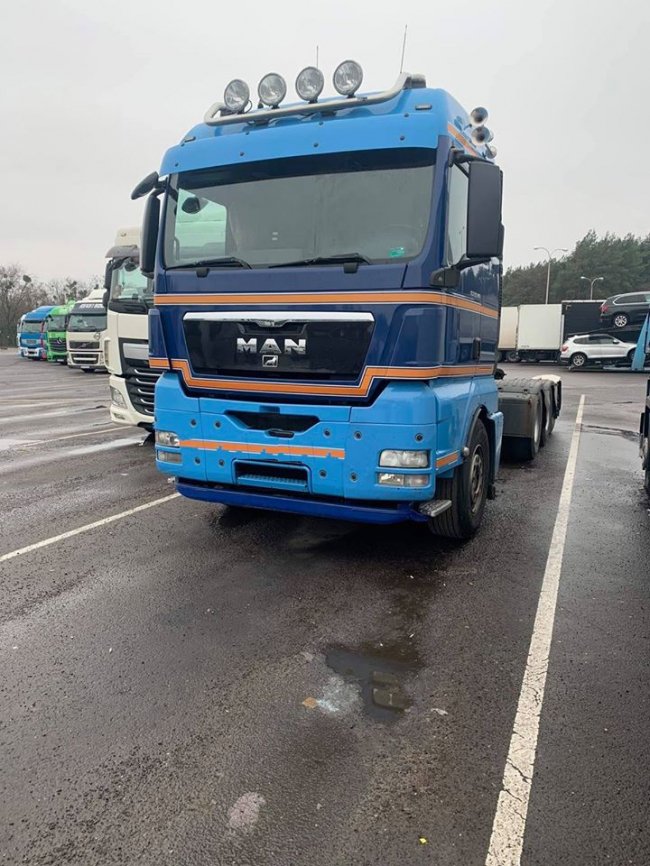 Через «Ягодин» намагалися незаконно провезти дорогу вантажівку 