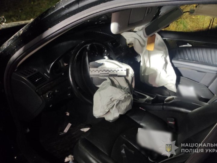 На Волині 33-річний водій авто з'їхав у кювет: двох людей госпіталізували до лікарні