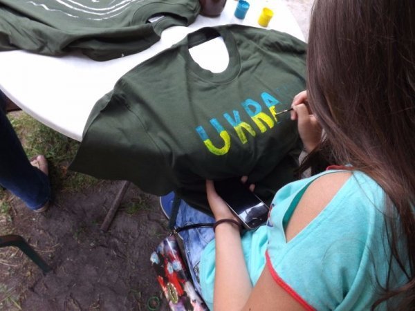 Малюнки дітей з Луцька зігріли душі солдатів, що воюють під Волновахою. ФОТО