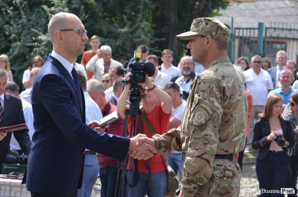 У Луцьку Яценюк нагородив бійців батальйону «Світязь». ФОТО