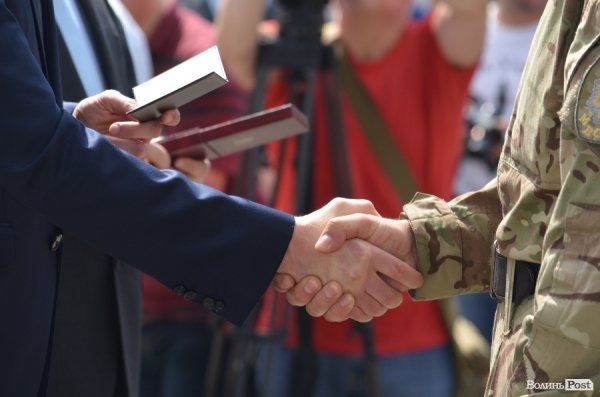 У Луцьку Яценюк нагородив бійців батальйону «Світязь». ФОТО