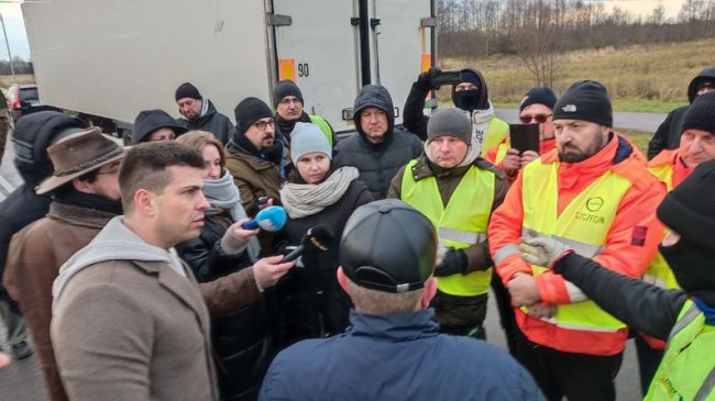 У черзі застрягли цистерни із пальним і гумвантажі: яка ситуація у пункті пропуску «Ягодин - Дорогуськ»