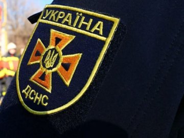 На Хмельниччині рятувальники 1,5 км несли на ношах хвору жінку до «швидкої»