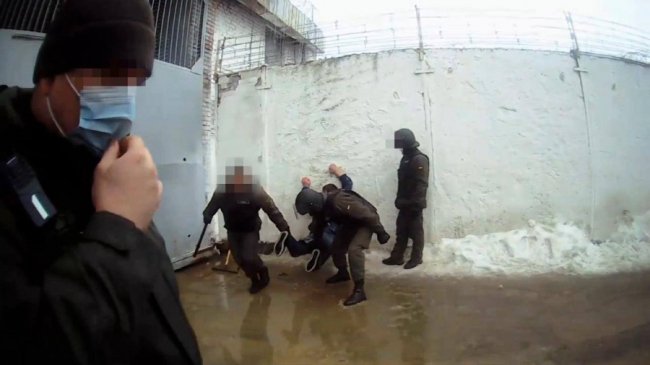 Прокуратура показала фото тортур в’язнів у тюрмі на Полтавщині