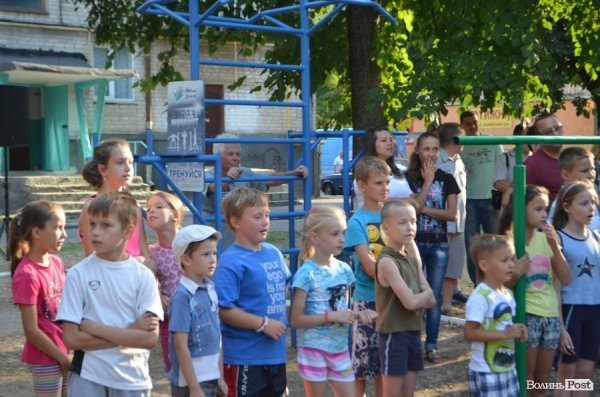 У луцьких дворах - нові спортивні майданчики. ФОТО