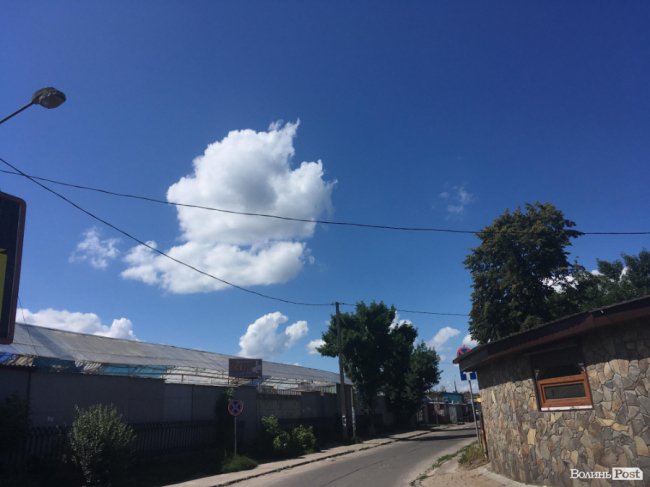 На луцькій автостанції встановили блоки, щоб «тримати оборону» від підприємця