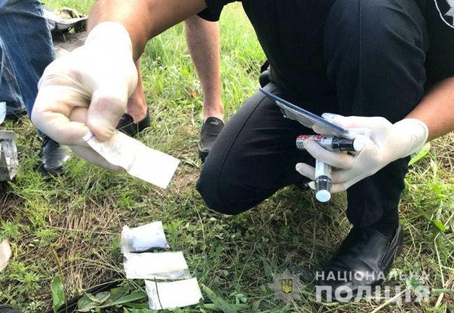 У загиблого водія знайшли рюкзак з наркотиками: поблизу Рівного сталася моторошна ДТП. ФОТО