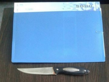 Щоб не йти на суд, волинянин встромив ніж собі у груди. ФОТО 18+