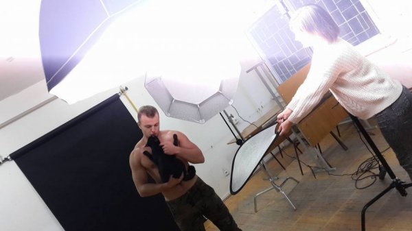 М'язи, тату та котики: у Луцьку створюють «відвертий» календар