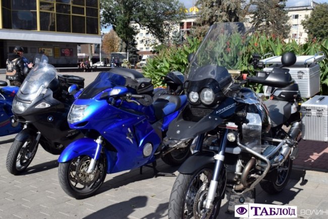 Байкери трьох країн зібралися в Луцьку, аби закрити мотосезон. ФОТО