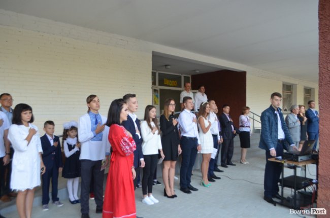 Свято першого дзвоника у луцькій школі №22. ФОТО