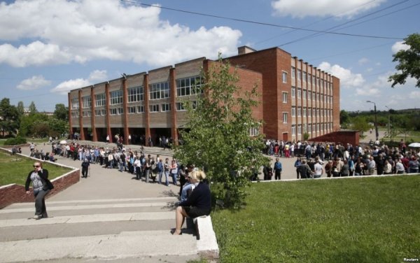 Як на Сході «відреферендились» від України. ФОТО