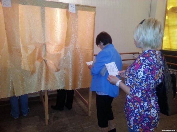 Як на Сході «відреферендились» від України. ФОТО