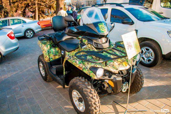 У центрі Луцька – виставка машин. ФОТО