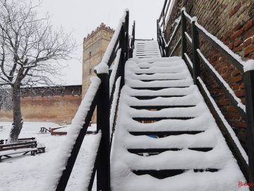 Фото зимового Луцького замку