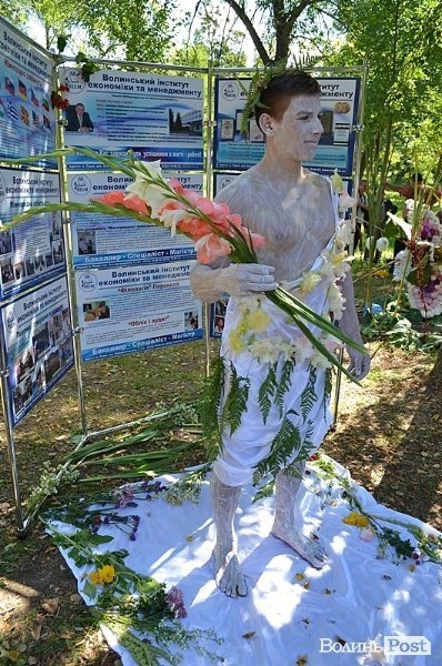 Свято квітів у Луцьку. ФОТО