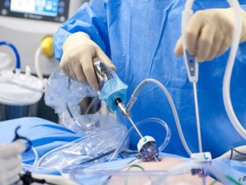 У волинській лікарні вперше прооперували пацієнта з виразкою за допомогою інноваційної методики