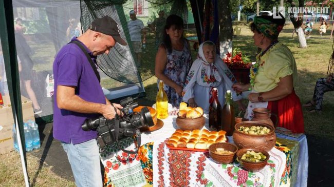 З танцями та музикою: як у Липлянах, Рокинях та Прилуцькому святкували День села. ФОТО