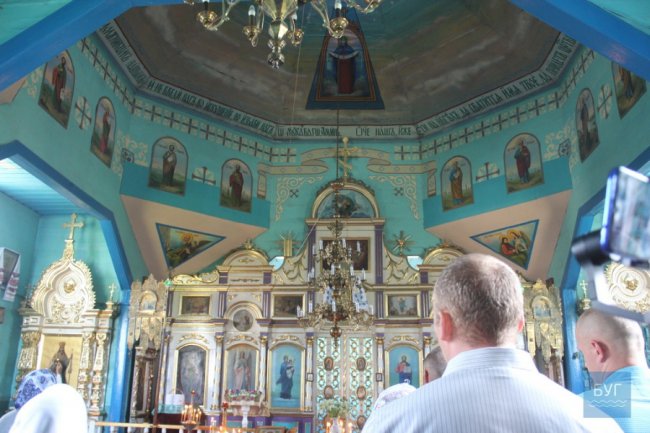 У селі на Волині конфлікт через церкву переріс у шарпанину. ВІДЕО