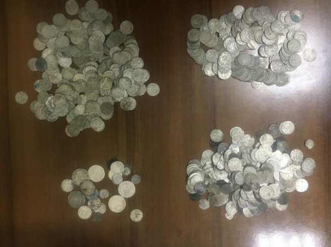 На Волині затримали чоловіка, який через «Укрпошту» хотів відправити старовинні монети 14-16 століття