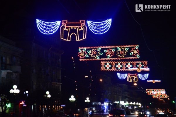 Як «палає» святкова ілюмінація у Луцьку