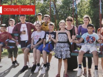 Лучанка стала мамою для 18 дітей. ВІДЕО