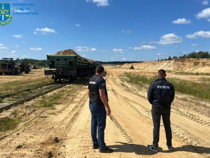 На Волині начальник кар’єру зі спільниками украли понад 60 тисяч тонн піску в «Укрзалізниці»