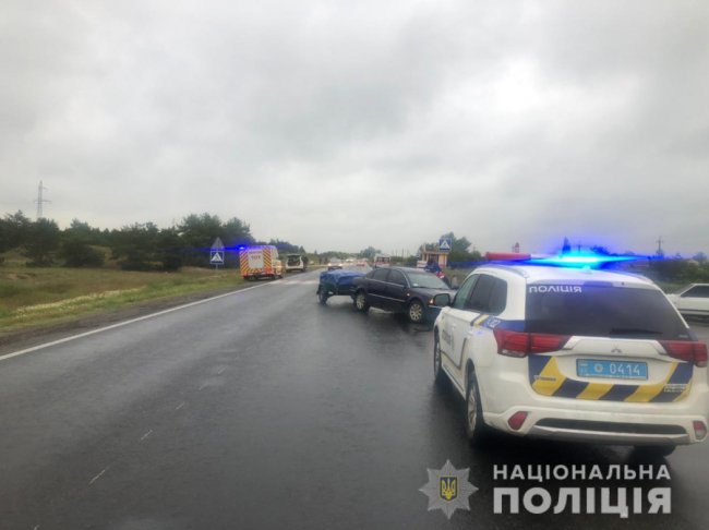 На Херсонщині в масштабній аварії постраждали 6 дітей. ФОТО