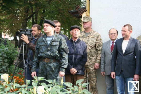 У Луцьку відкрили оновлену меморіальну дошку льотчику Арцеулову. ФОТО