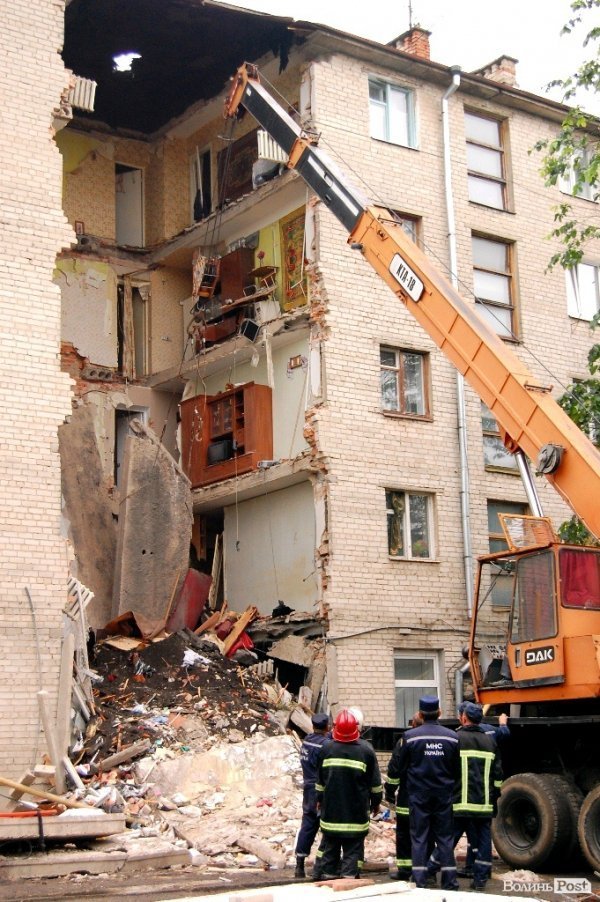 У завалах будинку в Луцьку знайшли тіло другого загиблого. ФОТО