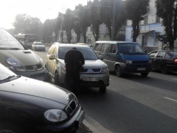 У Луцьку зіткнулися маршрутка та позашляховик