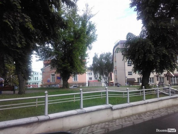 Сьогодні дощовий Луцьк. ФОТОРЕПОРТАЖ