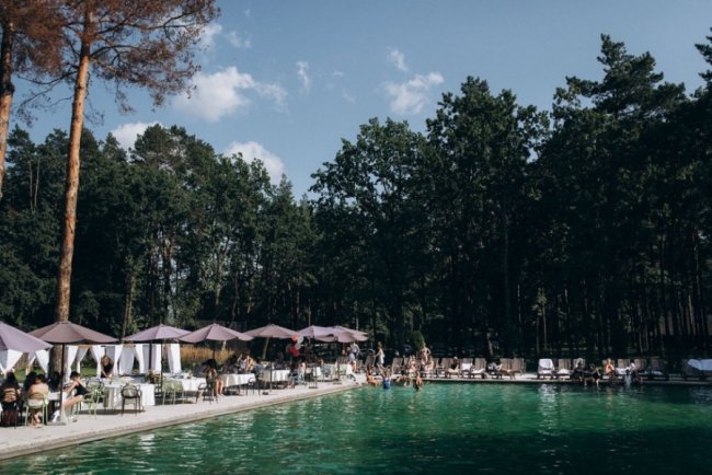 Басейни просто неба: де та за скільки можна поплавати у Луцьку і поблизу міста 