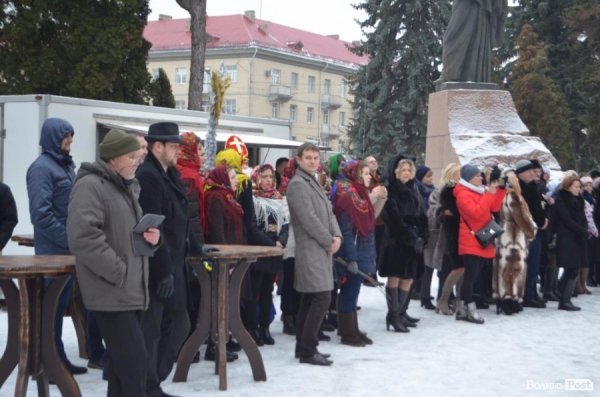 Луцькі студенти відкрили Різдвяний вертеп
