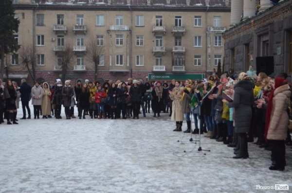Луцькі студенти відкрили Різдвяний вертеп