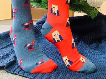 Шкарпетки і ялинкові прикраси: у Луцьку готують нову сувенірну продукцію. ФОТО