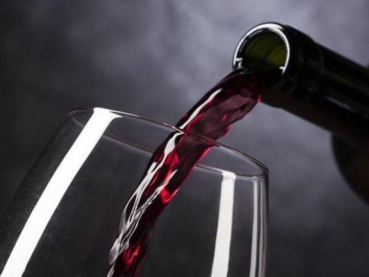 ЗМІ: священник МП осоромився пиятикою у «Шацьких озерах»