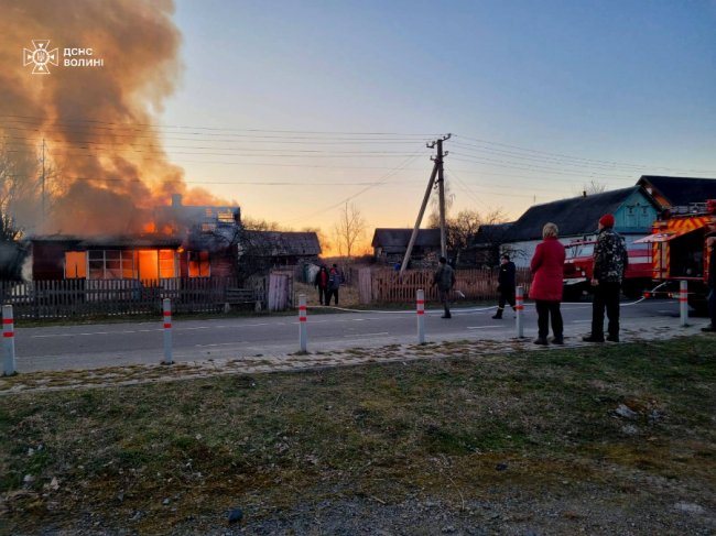 На Волині вогонь повністю охопив будинок: загинули матір та син